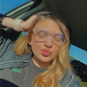 Meet your Posher, Amber